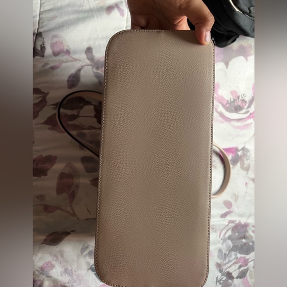 ‼️SOLD‼️Mint condition Kate spade purse 👛 - Picture 4 of 5